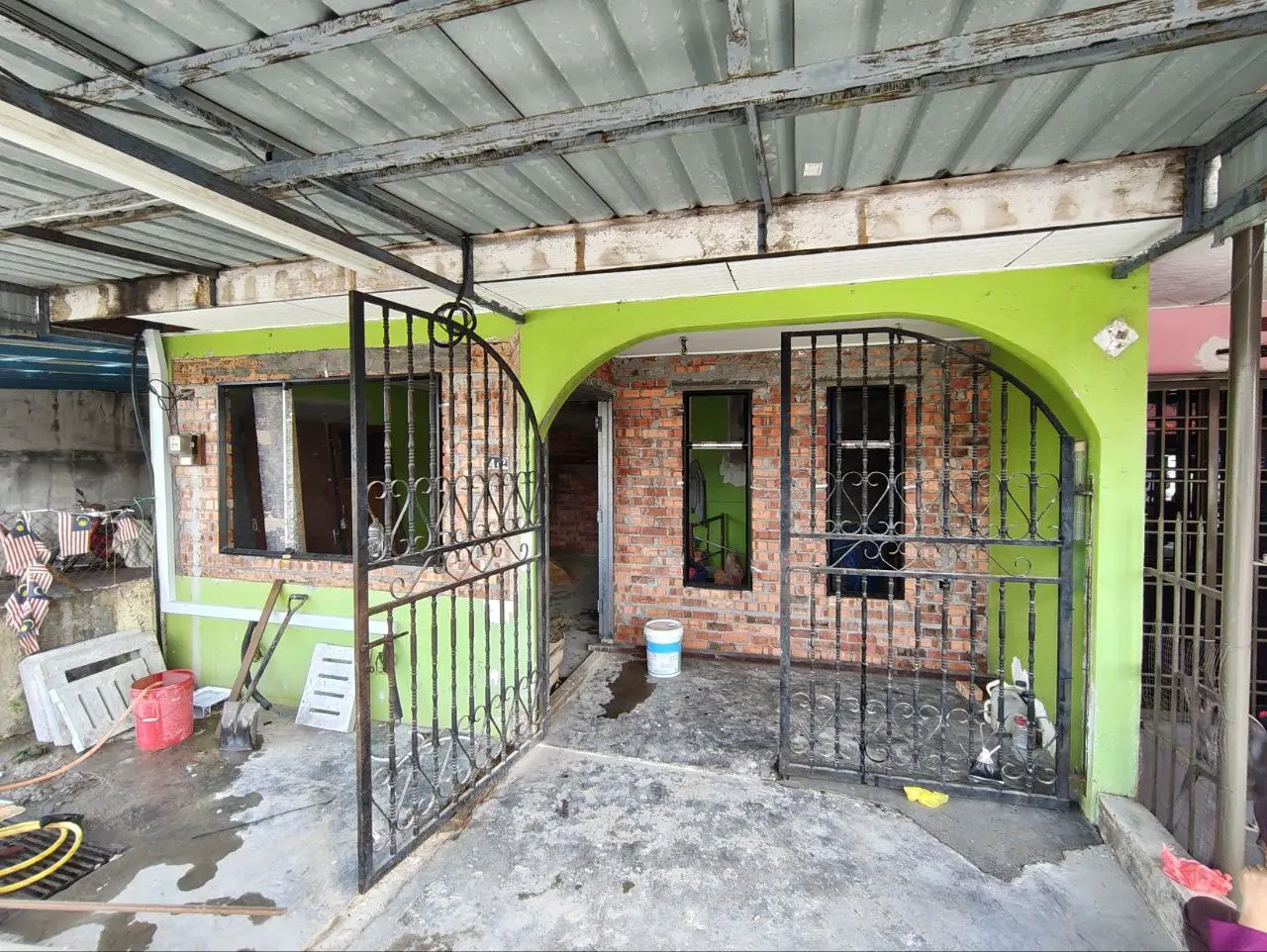 Komeri House during renovation construction
